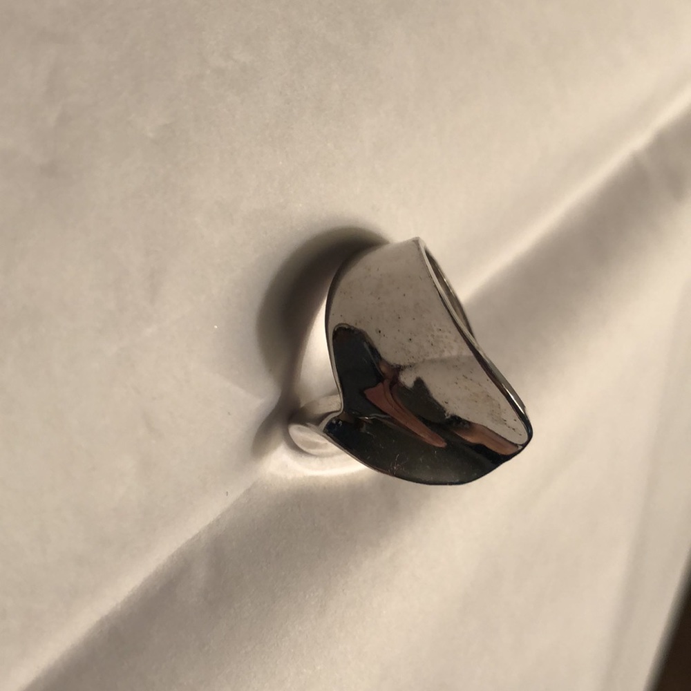 Lia‎ Sophia ring silver in excellent condition